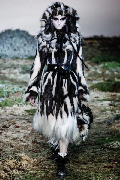 Look 17